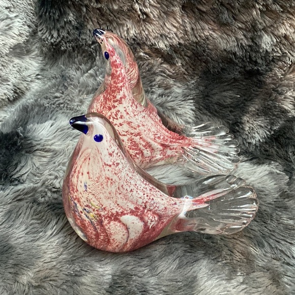 Two Glass Art red Birds with black beaks - Picture 9 of 16